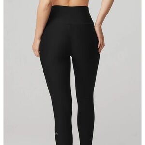 ALO Yoga 7/8 High-Waist Airlift Legging - Black - small